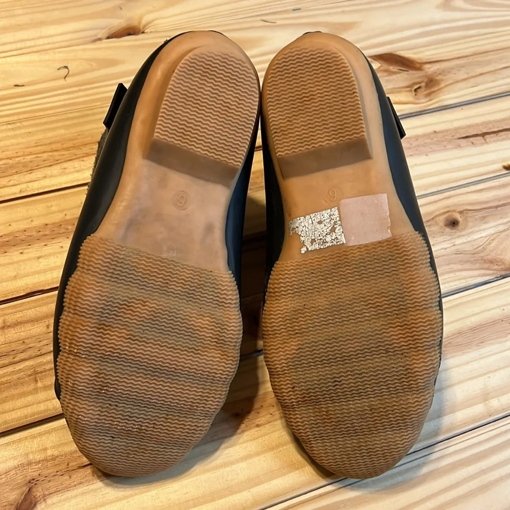 Size 6  Skechers Boots - Picture 5 of 8